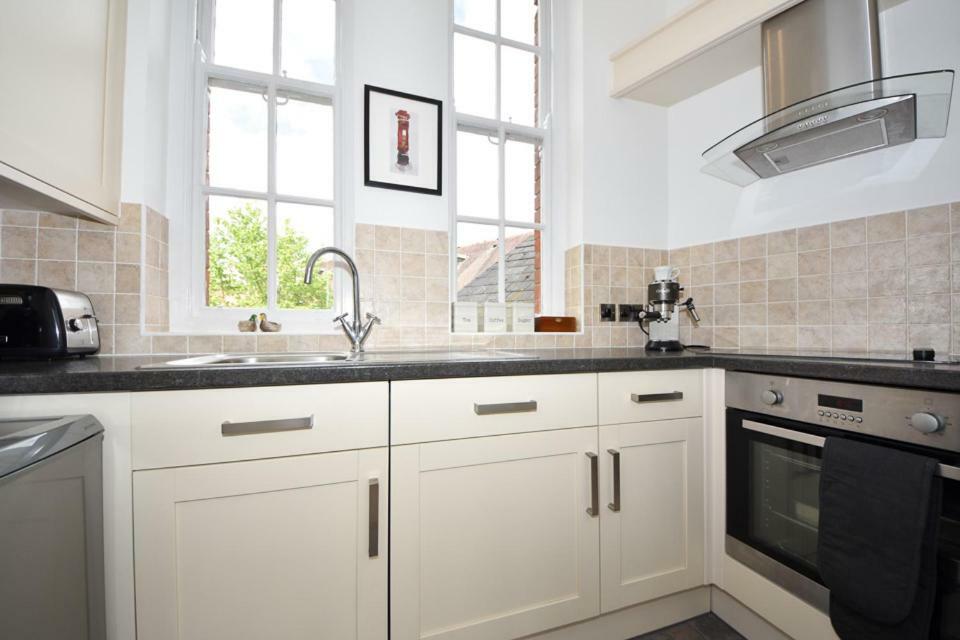 Warwick Post Office Apartment Bagian luar foto