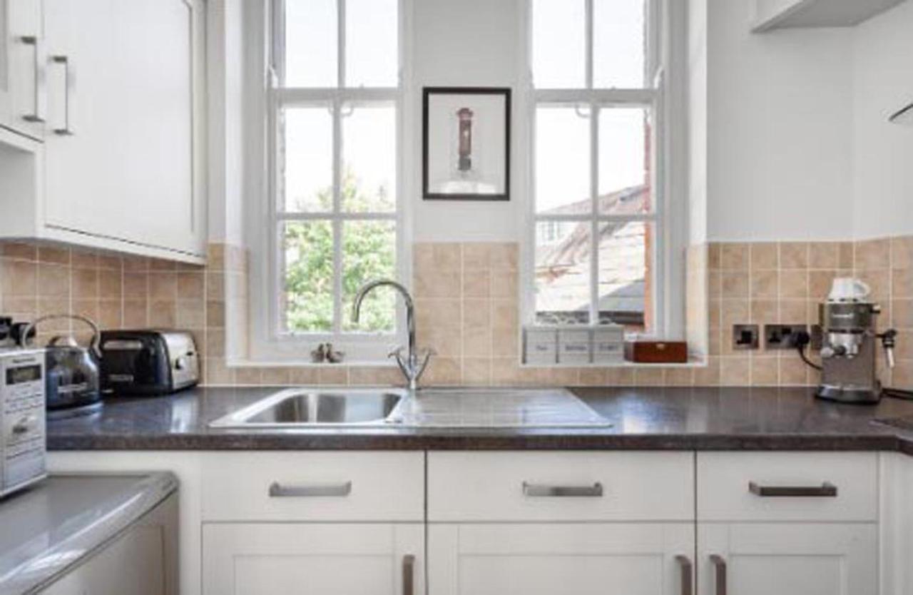 Warwick Post Office Apartment Bagian luar foto